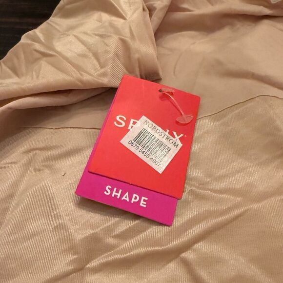 NWT SPANXshape Invisible Tank - Picture 4 of 5